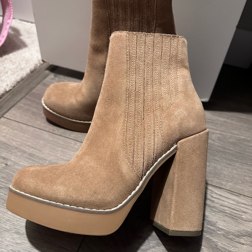 Steve Madden Camel Color Platform Booties Nwot - image 2